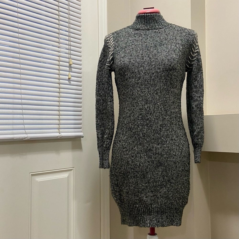 One A Women's Gray Knit Sweater